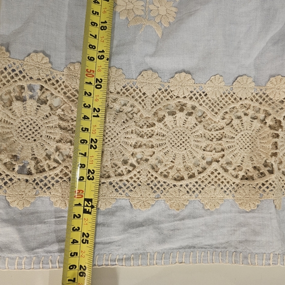 Rose & Rose Womans Medium Blue/Cream Embroderied Short Sleeve Blouse - Picture 5 of 5